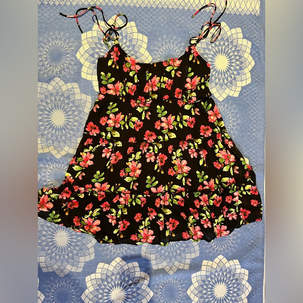 Dress - Picture 2 of 5